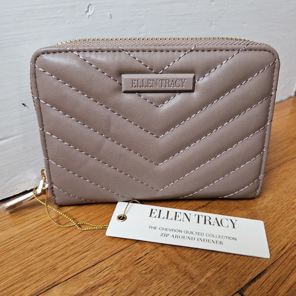 Ellen Tracy The Chevron Quilted Collection Zip Around Indexer Wallet - Picture 6 of 12